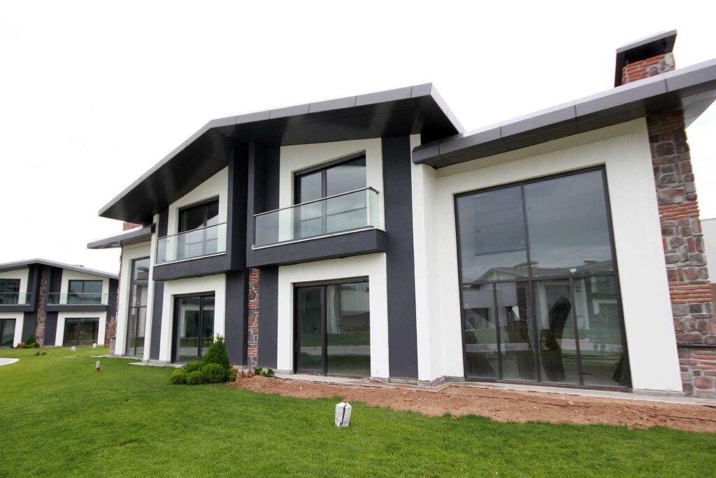modern-and-luxury-family-villa-GZMAL6L.jpg